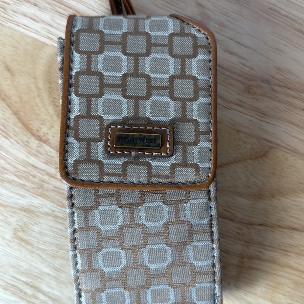 Nine West Vintage Cell Phone Wallet Wristlet ID Display Brown Y2K